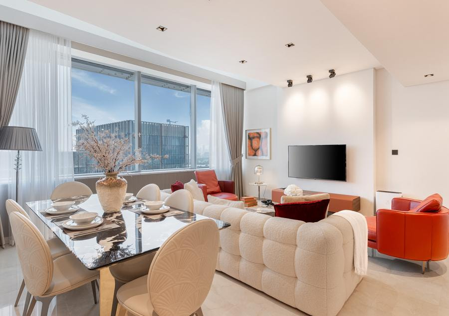 Elegant 1 Bedroom Duplex Apartment in DIFC - Image