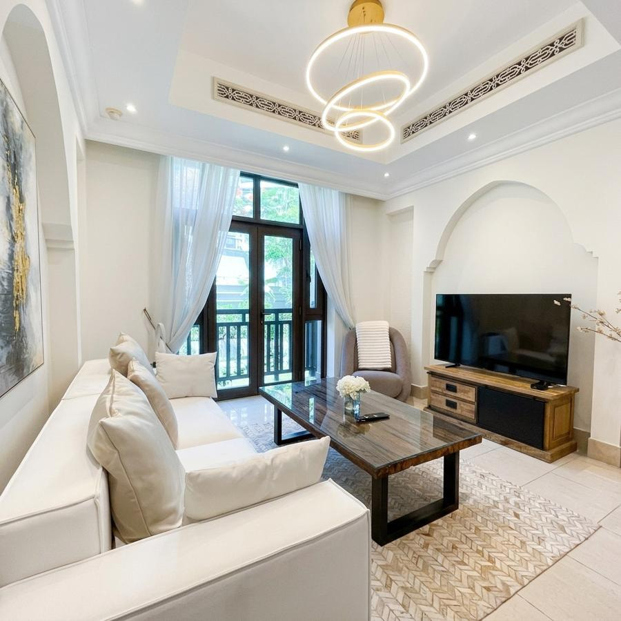 Elegant One Bedroom in Old Town Near Dubai Mall - Image