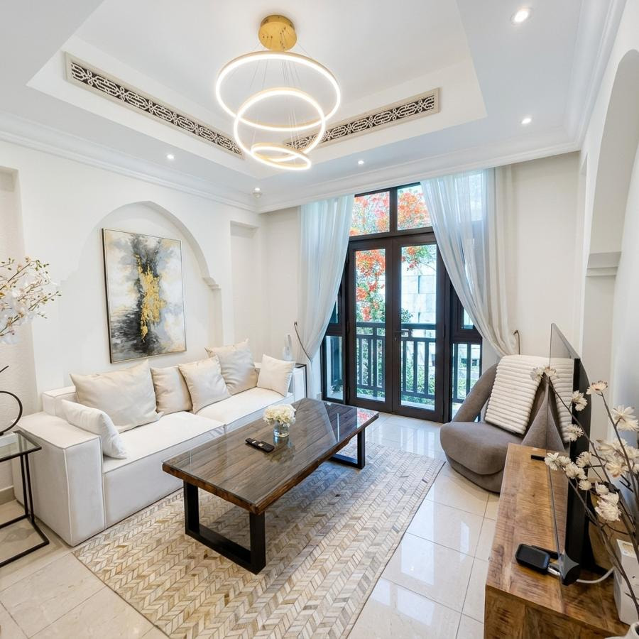 Elegant One Bedroom in Old Town Near Dubai Mall - Image
