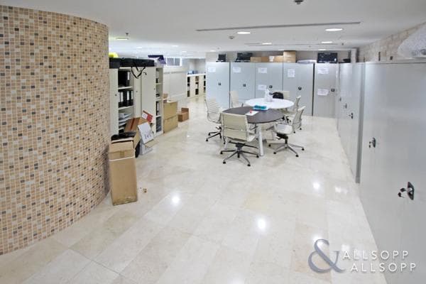1849 Sq Ft Office Space for Sale in Fortune Tower, Jumeirah Lake Towers.