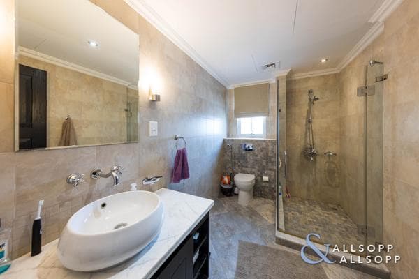 4 Bedroom Villa for Sale in Whispering Pines, Jumeirah Golf Estates.