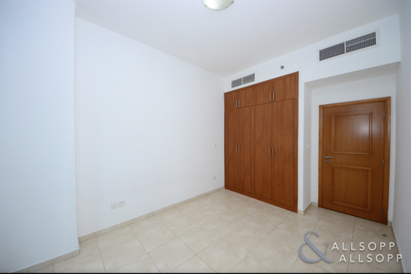 2 Bedroom Apartment for Sale in Marina Residences, Dubai Marina.