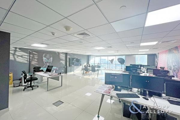 1105 Sq Ft Office Space for Sale in Jumeirah Bay X2, Jumeirah Lake Towers.