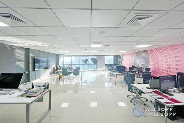 1105 Sq Ft Office Space for Sale in Jumeirah Bay X2, Jumeirah Lake Towers.
