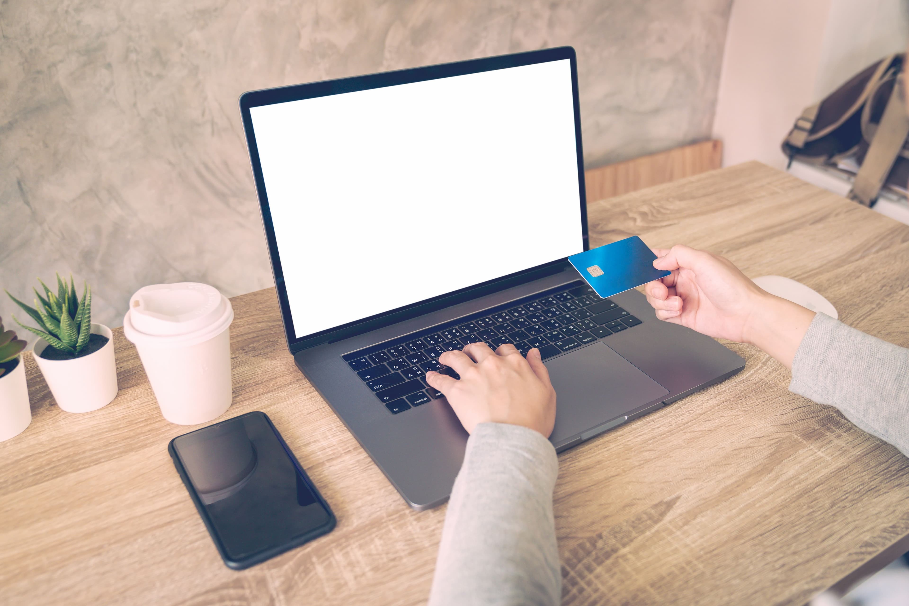 Pay Rent Monthly: 5 Essential Facts About Using Direct Debit to Pay For Your Rent